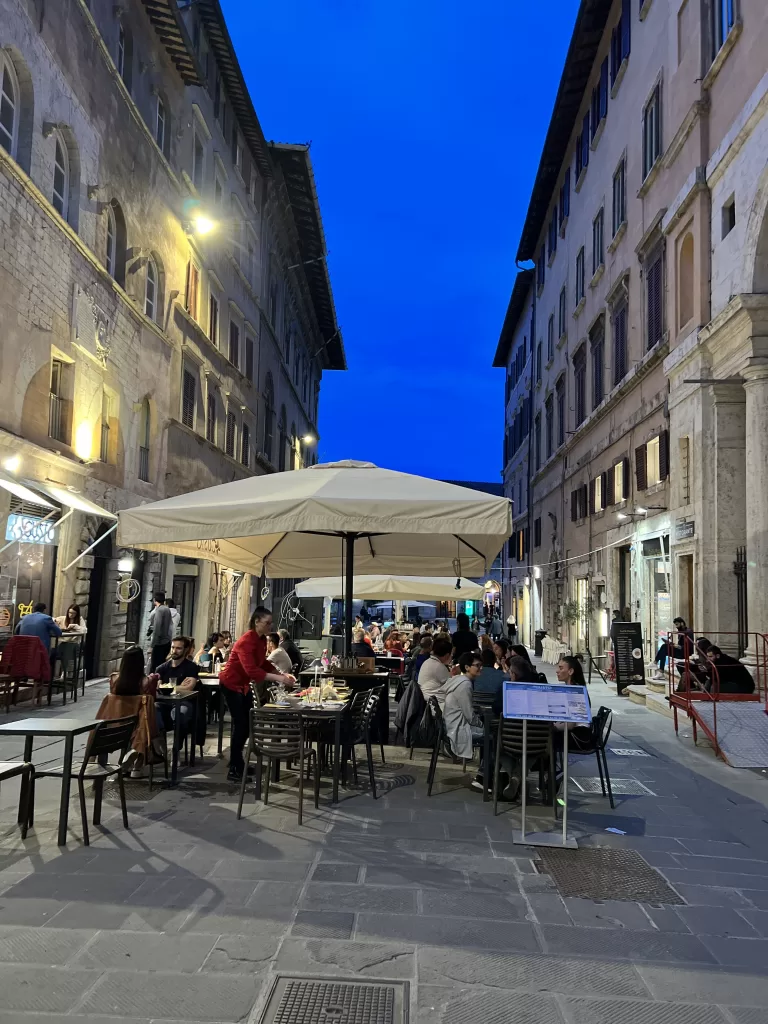 outdoor diners in Perugia, Italy