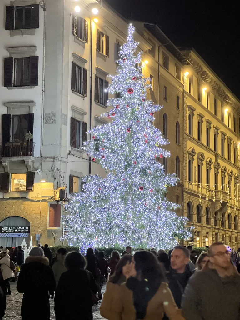 Christmas tree on Florence piazza